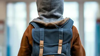 13-летнего подростка, который напал с ножом на одноклассницу в Ижевске, отправили в Центр временного содержания для несовершеннолетних