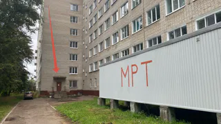 Центральный вход в семиэтажный корпус Глазовской межрайонной больницы временно закрыт с сегодняшнего дня