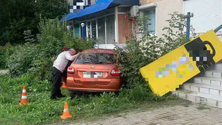 88-летний водитель врезался в жилой дом в Ижевске