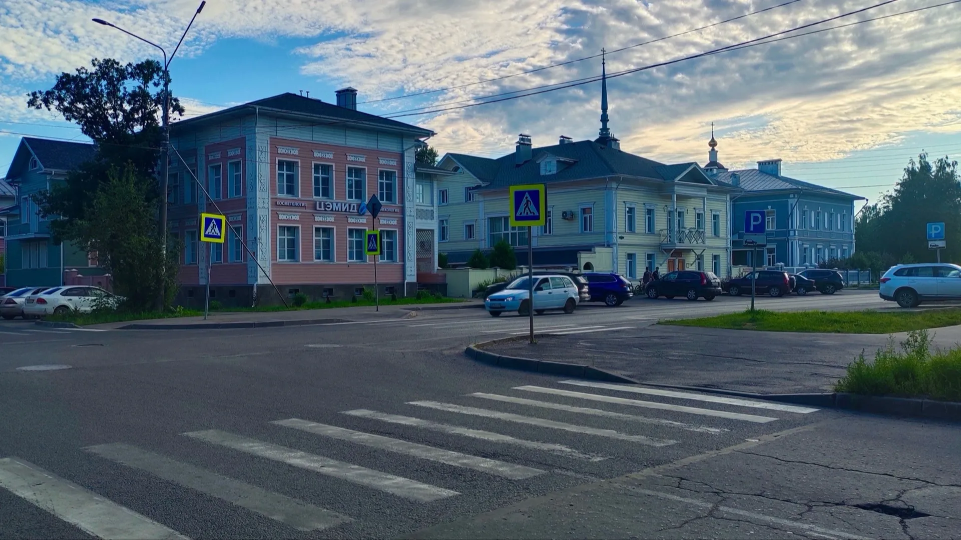 В Глазове изменили работу светофора на перекрестке Толстого и Карла Маркса