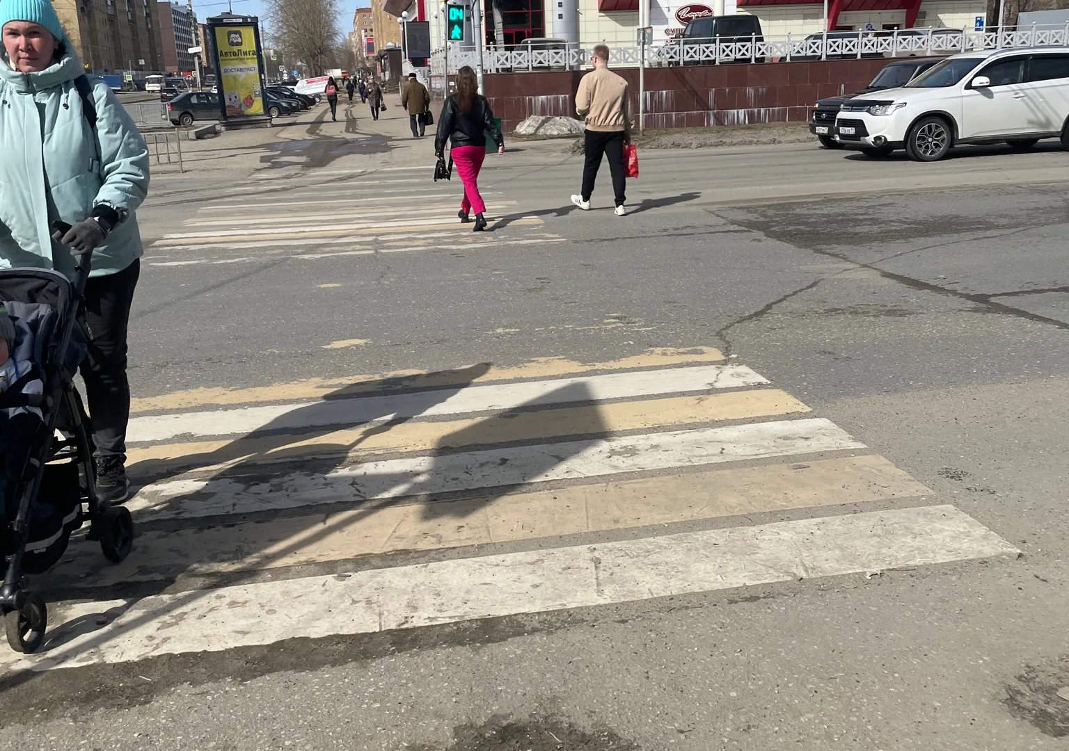Верховный Суд поставил точку: должен ли водитель ждать, пока пешеход полностью перейдёт дорогу
