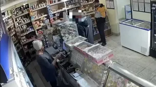 Роковое знакомство у прилавка: как попытка проявить щедрость обернулась для жителя Удмуртии разбоем и больничной койкой