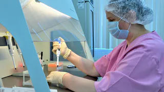 В Удмуртии пары с установленным диагнозом «бесплодие», желающие иметь ребенка, могут воспользоваться бесплатной программой экстракорпорального оплодотворения (ЭКО).