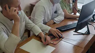 Глазовчанам начали звонить медики