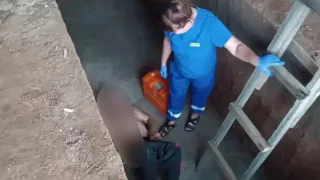 В Удмуртии мужчина упал в яму в гараже и не смог выбраться сам