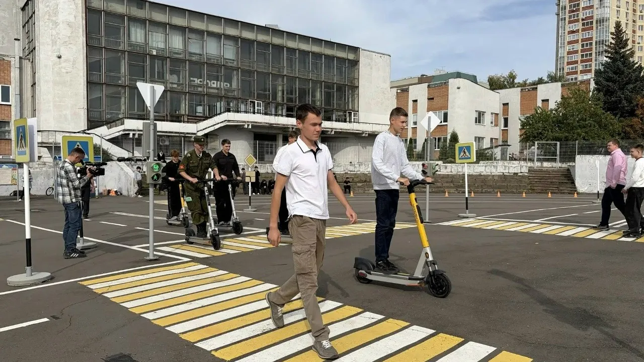 В Удмуртии для студентов провели «Школу безопасного вождения» электросамокатов