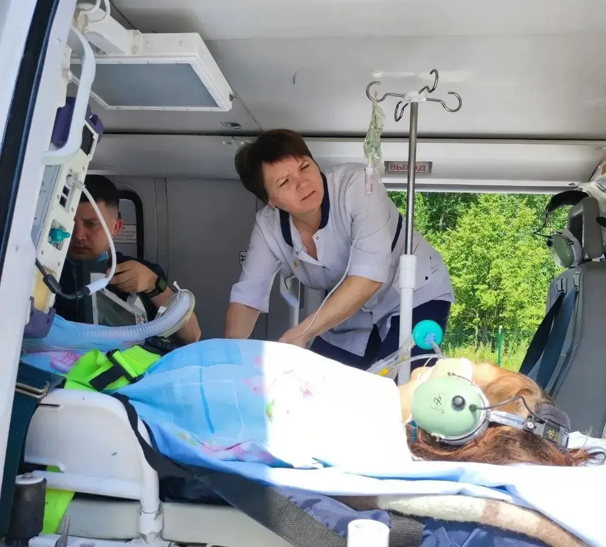 Запустила сердце прямо в небе: фельдшер из Удмуртии спасла ребенка в летящем вертолете