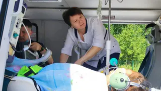 Запустила сердце прямо в небе: фельдшер из Удмуртии спасла ребенка в летящем вертолете