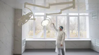 Сегодня в стационаре глазовской больницы начнут устанавливать оборудование в четырех обновленных операционных