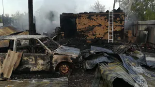 Дом и автомобиль сгорели на пожаре в Сарапульском районе
