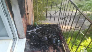 Брошенный на балконе окурок чуть не спалил квартиру в Удмуртии
