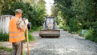 В Глазове начали асфальтировать дворы
