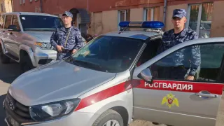 Росгвардейцы в Глазове помогли вернуться домой потерявшейся пенсионерке