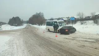 Шесть человек пострадали в результате ДТП с микроавтобусом в Удмуртии