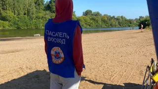 Спасатели закончили дежурства на пляже в Глазове