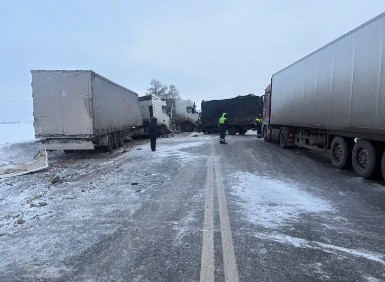 Смертельное ДТП с участием четырёх грузовиков произошло в Удмуртии