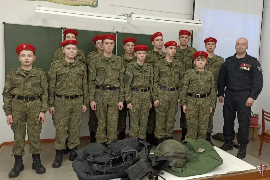 Правоохранители провели уроки мужества для школьников Удмуртии