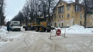 В старом районе Глазова продолжается комплексная расчистка улиц с запретом проезда и парковки