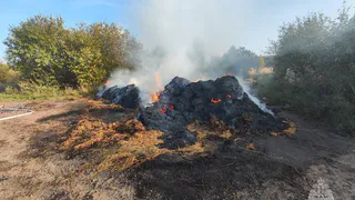 В Удмуртии загорелось сено, когда его перевозил трактор