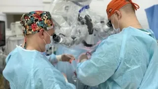 В Удмуртии нейрохирурги удалили опухоль мозга у пациента в сознании