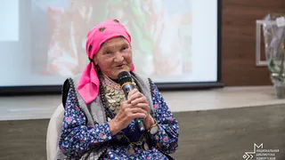 В Удмуртии презентовали книгу "Улон – питыран, сюлэм – пияла…: одӥг удмурт кышномуртлэн дауръем улон сюресэз" ("Жизнь – колесо, сердце – стекло: жизненный путь длиною в век одной удмуртской женщины" (6+)