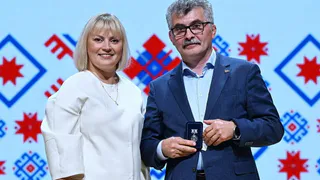Два педагога из Глазова отмечены высокими наградами