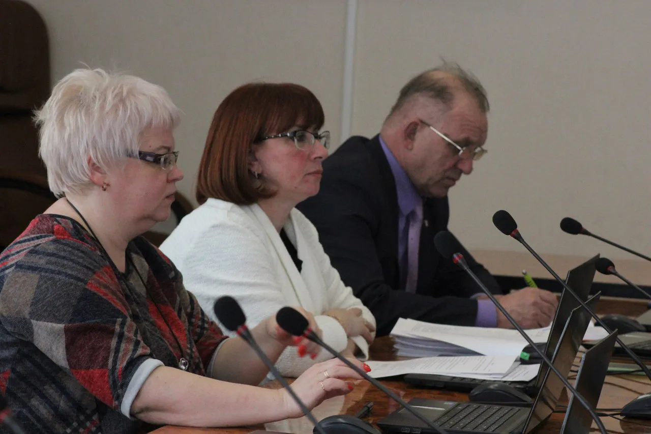 Средняя зарплата учителей глазовских школ превысила 27 000 рублей в месяц