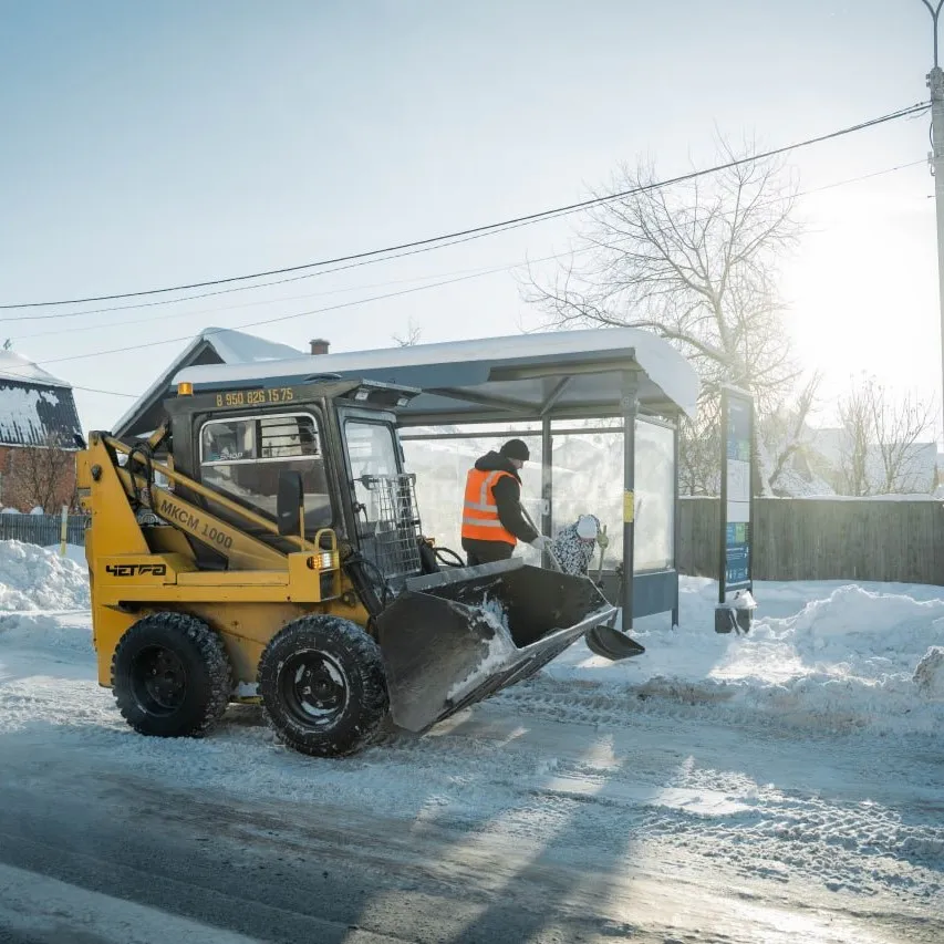 В Глазове продолжается масштабная очистка улиц от снега