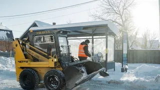 В Глазове продолжается масштабная очистка улиц от снега
