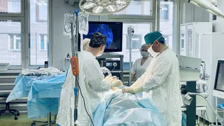 Онкологи ПФО и хирурги института имени Герцена представили новые методы лечения рака и провели серию операций в Удмуртии
