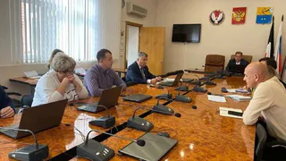 В рамках подготовки к сессии в Глазовской городской Думе состоялись заседания постоянных комиссий по образованию, экономике, нормотворчеству, социальной политике и промышленности