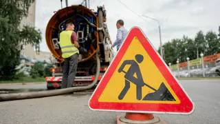 В Глазове начали чистить ливневки