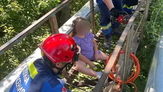 В Удмуртии шестилетняя девочка застряла на мосту