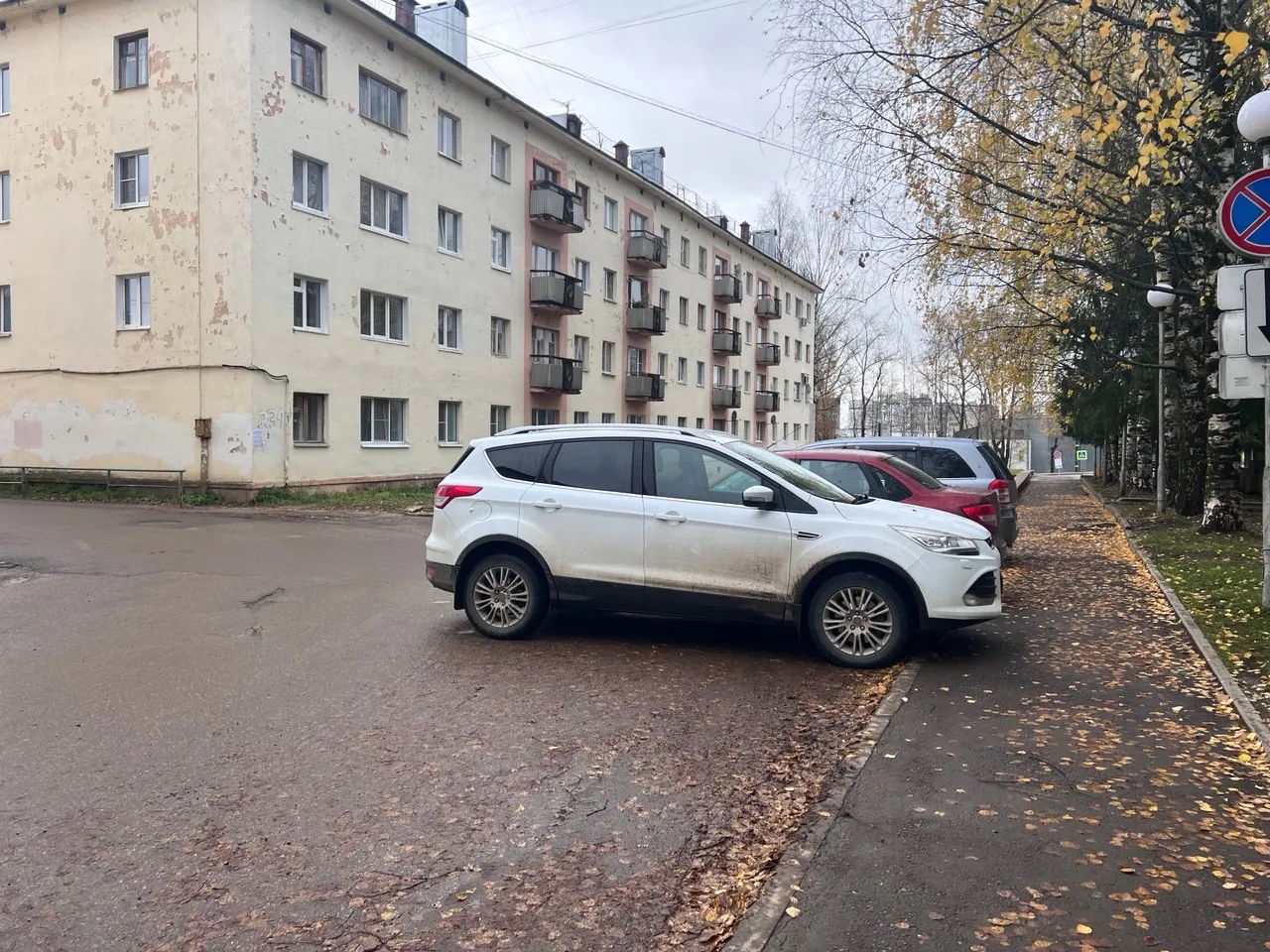 Я взял 10-летний Lexus RX 350, а друг - новую Omoda C5. За год он отдал дилеру 200 тыс., а я поменял масло