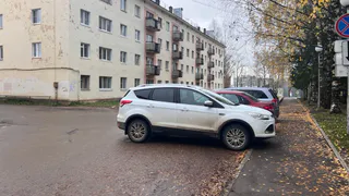 Я взял 10-летний Lexus RX 350, а друг - новую Omoda C5. За год он отдал дилеру 200 тыс., а я поменял масло