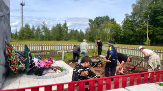 В селе Укан Ярского района благоустроили территорию возле памятника участникам Великой Отечественной войны