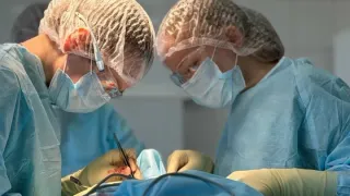 Врачи в Удмуртии удалили из полости рта пациентки опухоль размером с куриное яйцо