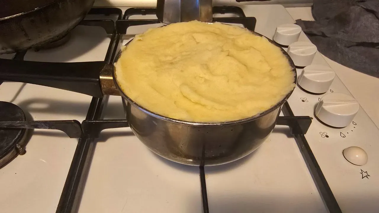 Как приготовить картофельное пюре, а не клейкое месиво с комочками - будет нежнее облачка