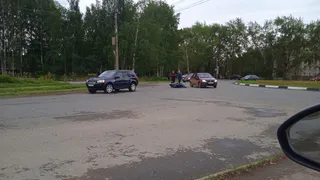 Скутер и внедорожник столкнулись на южном кольце