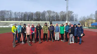 Сотрудники ДЮШ №1 привели в порядок городской стадион