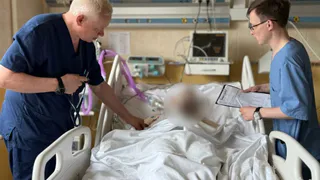 Врачи из Удмуртии спасли жизнь мужчине, получившему тяжелейшую травму при падении с моноколеса