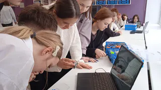 В технопарке «Кванториум» в школе № 11 состоялся хакатон для старшеклассников в области инженерии и робототехники