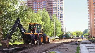 В Глазове идет ремонт тротуаров и подъездов к социальным объектам