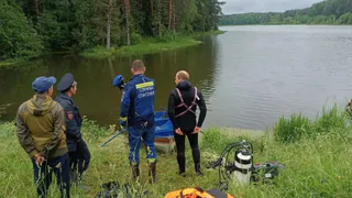 Восьмая с начала года гибель на воде: в Удмуртии спасатели извлекли тело купальщика из пруда