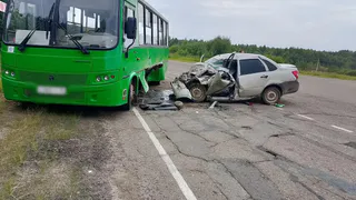 В Глазовском районе при столкновении автобуса и легковушки пострадали пять человек