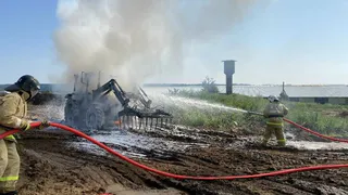 В Удмуртии фермерский трактор вспыхнул прямо во время полевых работ