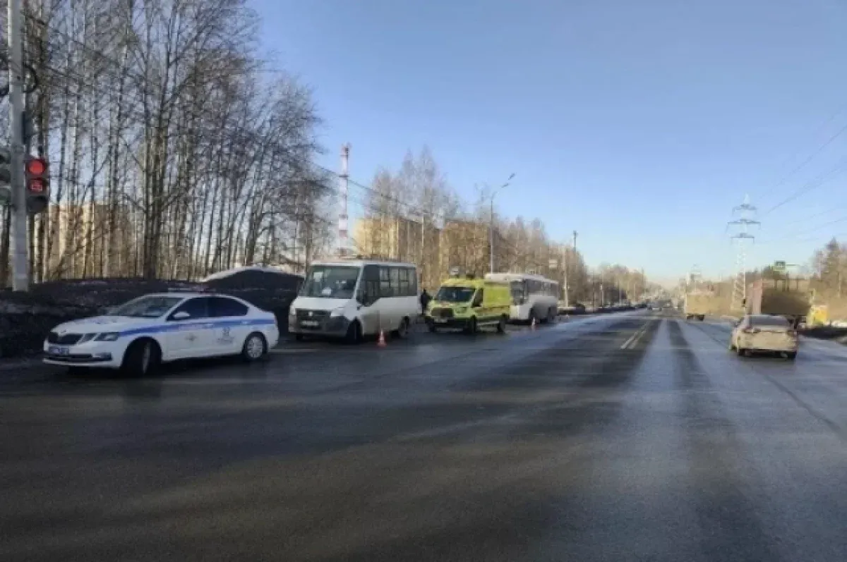 Три человека пострадали в столкновении двух автобусов в Удмуртии