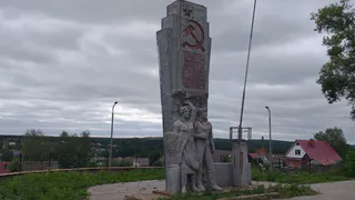 В селе Красногорское Удмуртии ликвидируют советский памятник «Мир, труд»