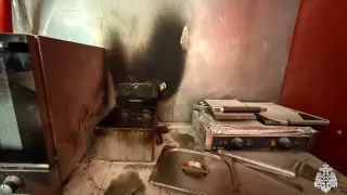 В Удмуртии произошёл пожар в пиццерии из-за неисправной фритюрницы