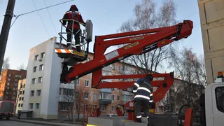 Бригады ремонтников из Глазова прибыли в Воткинск для восстановления уличного освещения